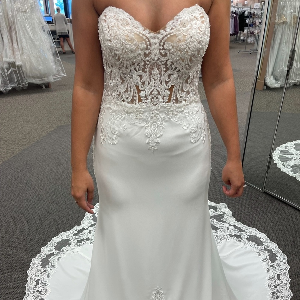 David's Bridal White Lace Wedding Dress